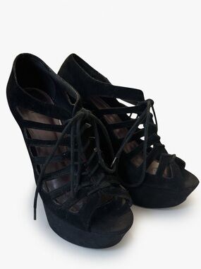 STEVE MADDEN  Black Suede Lace-Up Strappy Platform Heels
Sz 9.5